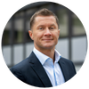 Porträtfoto von Florian Daugschiess, Senior Manager Business Development & Partnerships