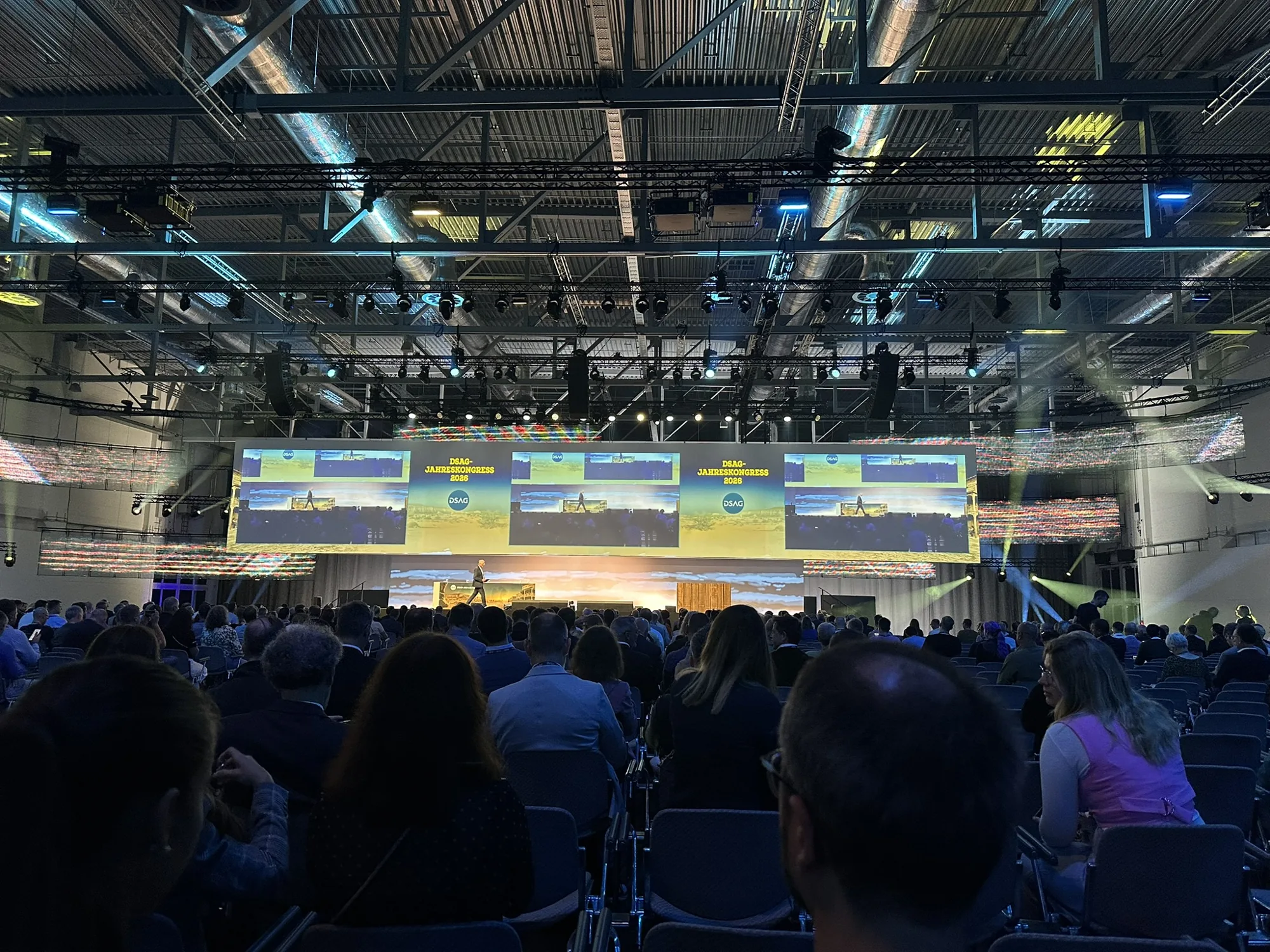Voll besetztes Plenum beim DSAG-Jahreskongress 2026 in der Koelnmesse